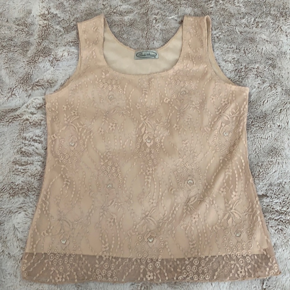 Lace sleeveless blouse